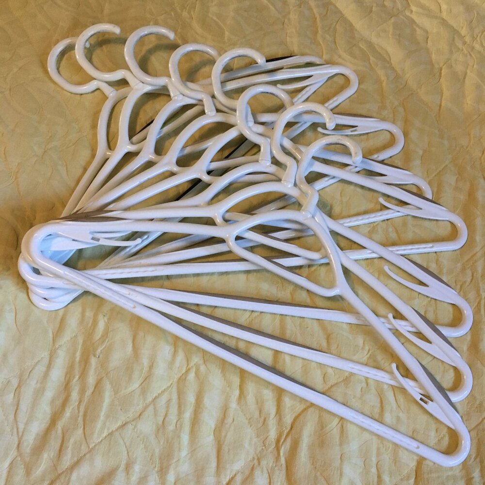 8 Pack Heavy Duty Rubber & Plastic Hangers Black Non-Slip Durable Set